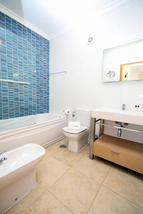 A68 - Palmeiras Paz Apartment Лагос Екстериор снимка