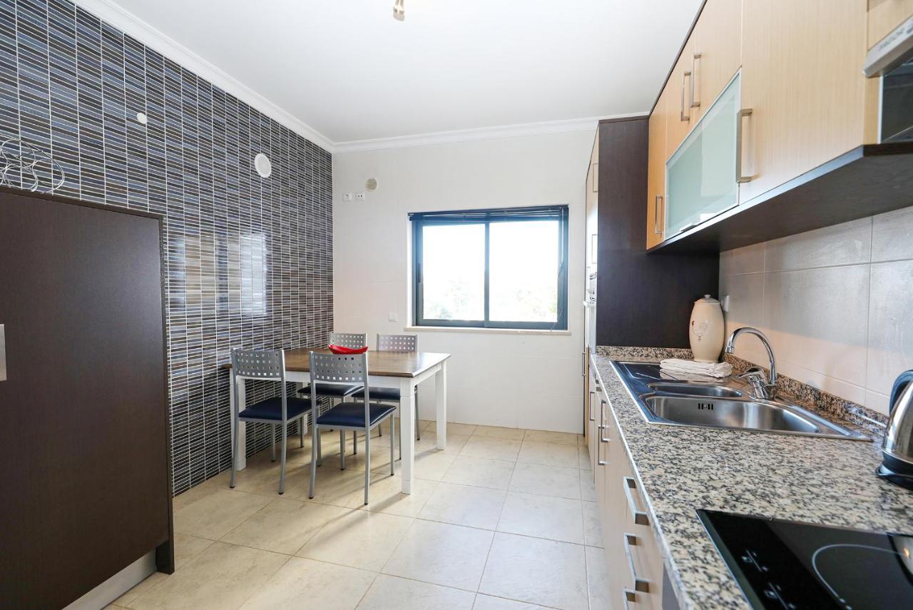 A68 - Palmeiras Paz Apartment Лагос Екстериор снимка