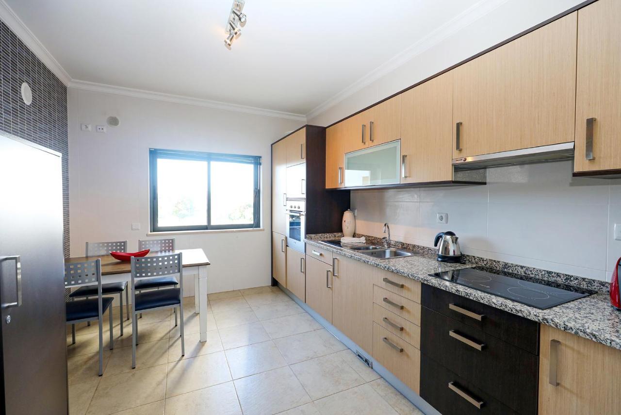 A68 - Palmeiras Paz Apartment Лагос Екстериор снимка