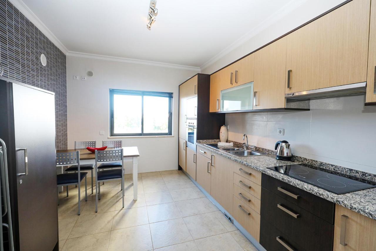 A68 - Palmeiras Paz Apartment Лагос Екстериор снимка